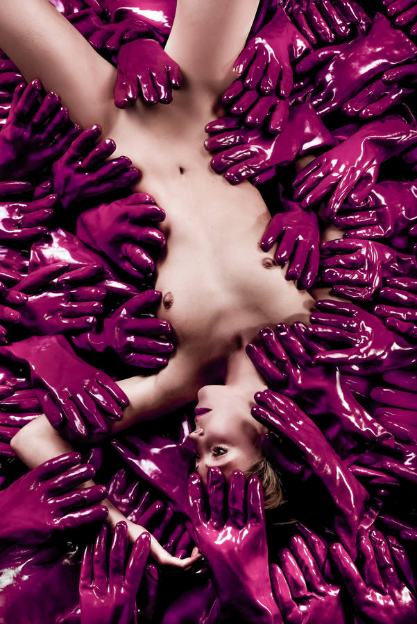 Erotikfoto mit Handschuhen Lack Leder