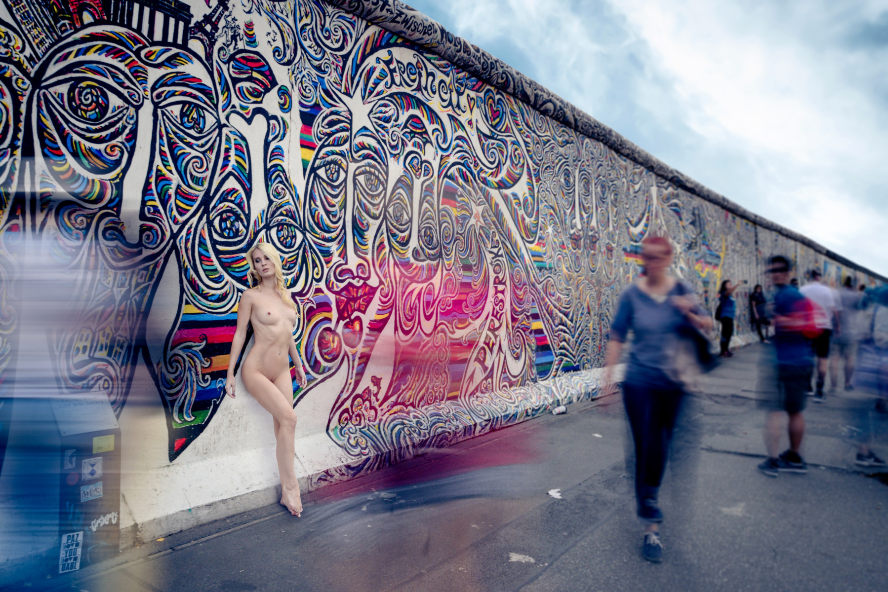 Nude in Public Aktfoto in der Öffentlichkeit Berlin