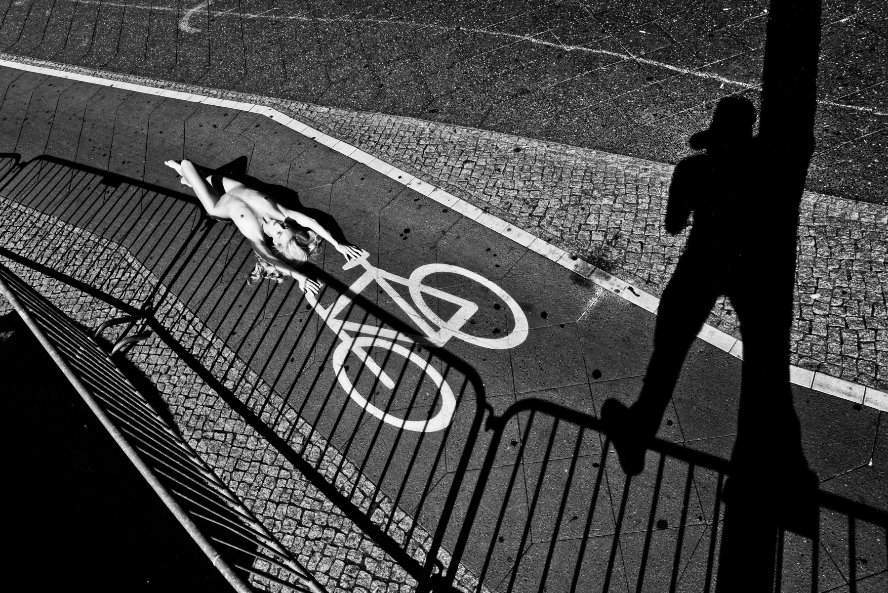 Nude in Public Aktfoto in der Öffentlichkeit Berlin