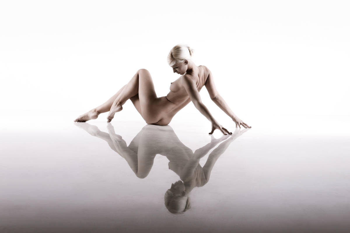 Ästhetische Aktfotos im Fotostudio