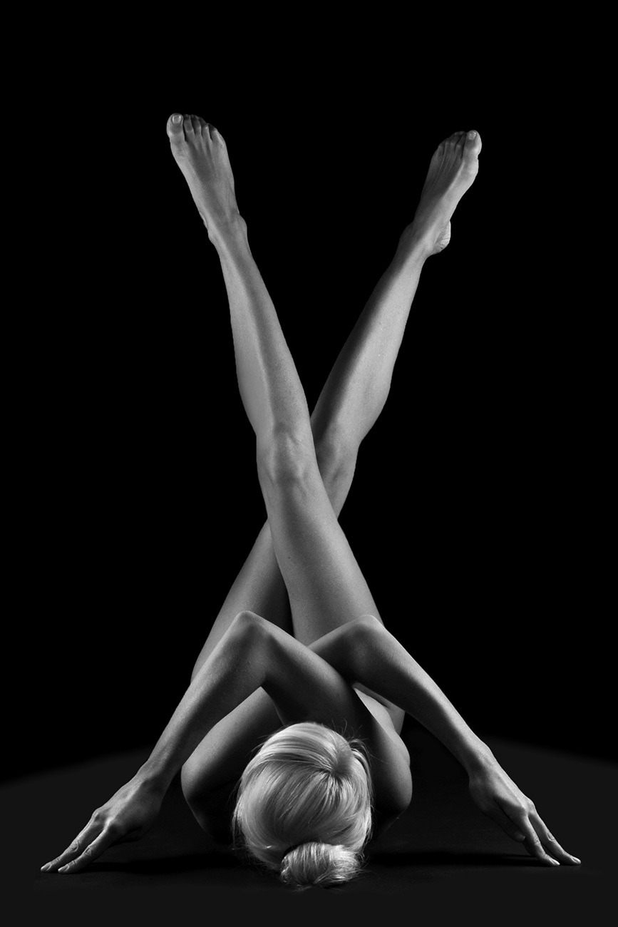 Aktfoto mit Beinen in schwarzweiß - Aktshooting