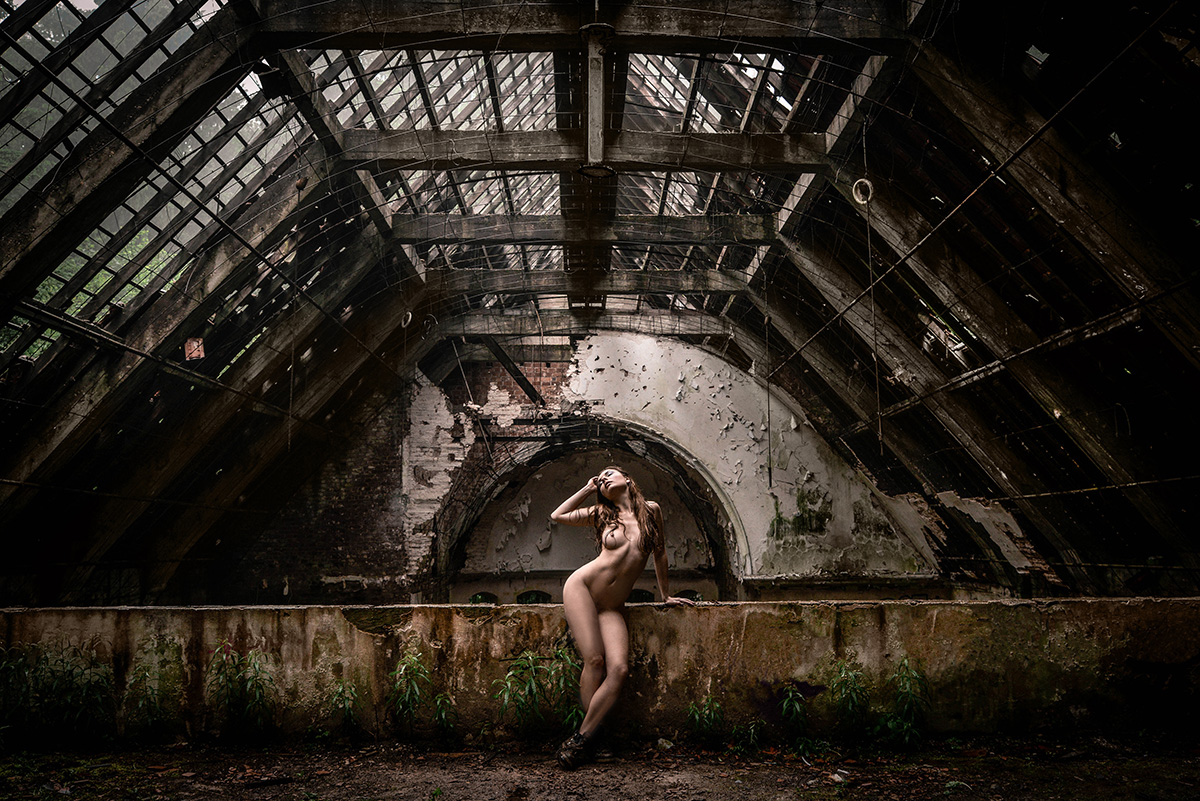 Aktfotos an verlassenen Orten Lost Places  Abandoned Erotikfotos