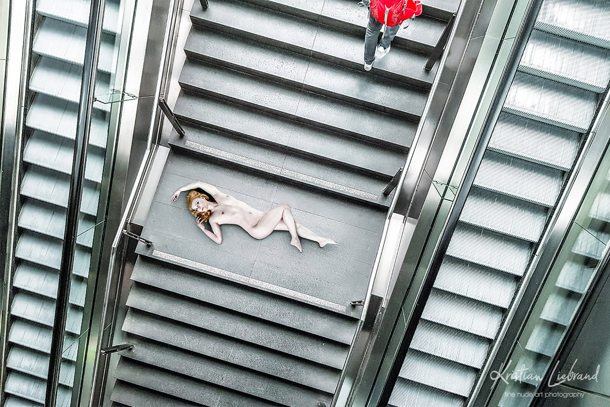 Nude in Public Aktfoto in der Öffentlichkeit Berlin